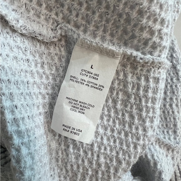 💐Green Envelope gray/white pinstripe bell sleeved stretch blouse, size L. EUC! - Picture 6 of 6